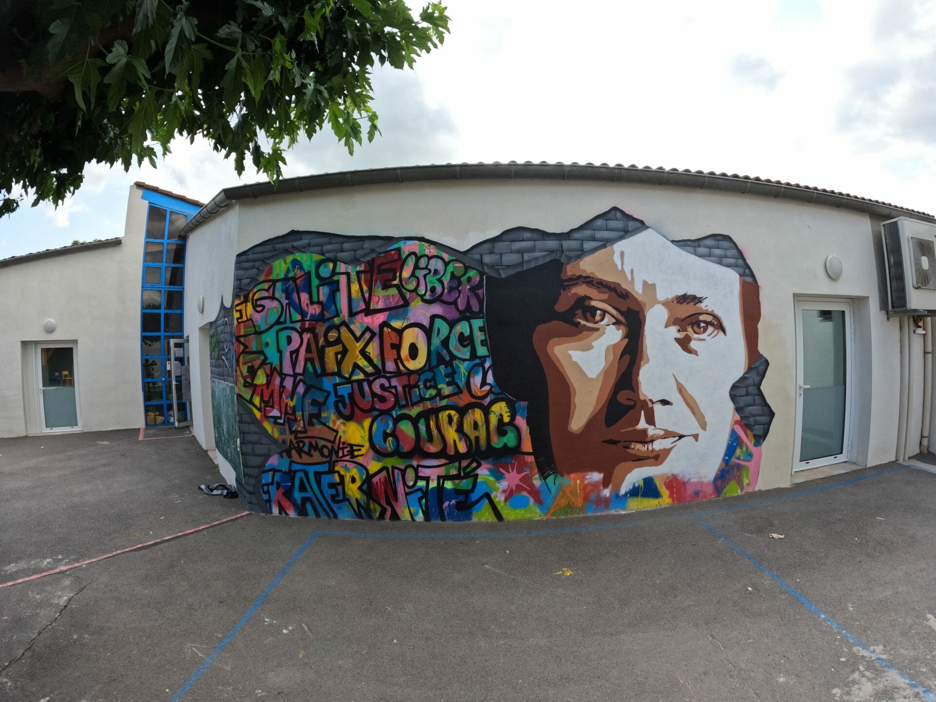 fresque mural collège